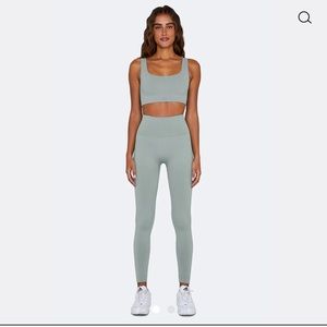 NWOT SET ACTIVE SCULPTFLEX LEGGINGS RAIN SIZE S